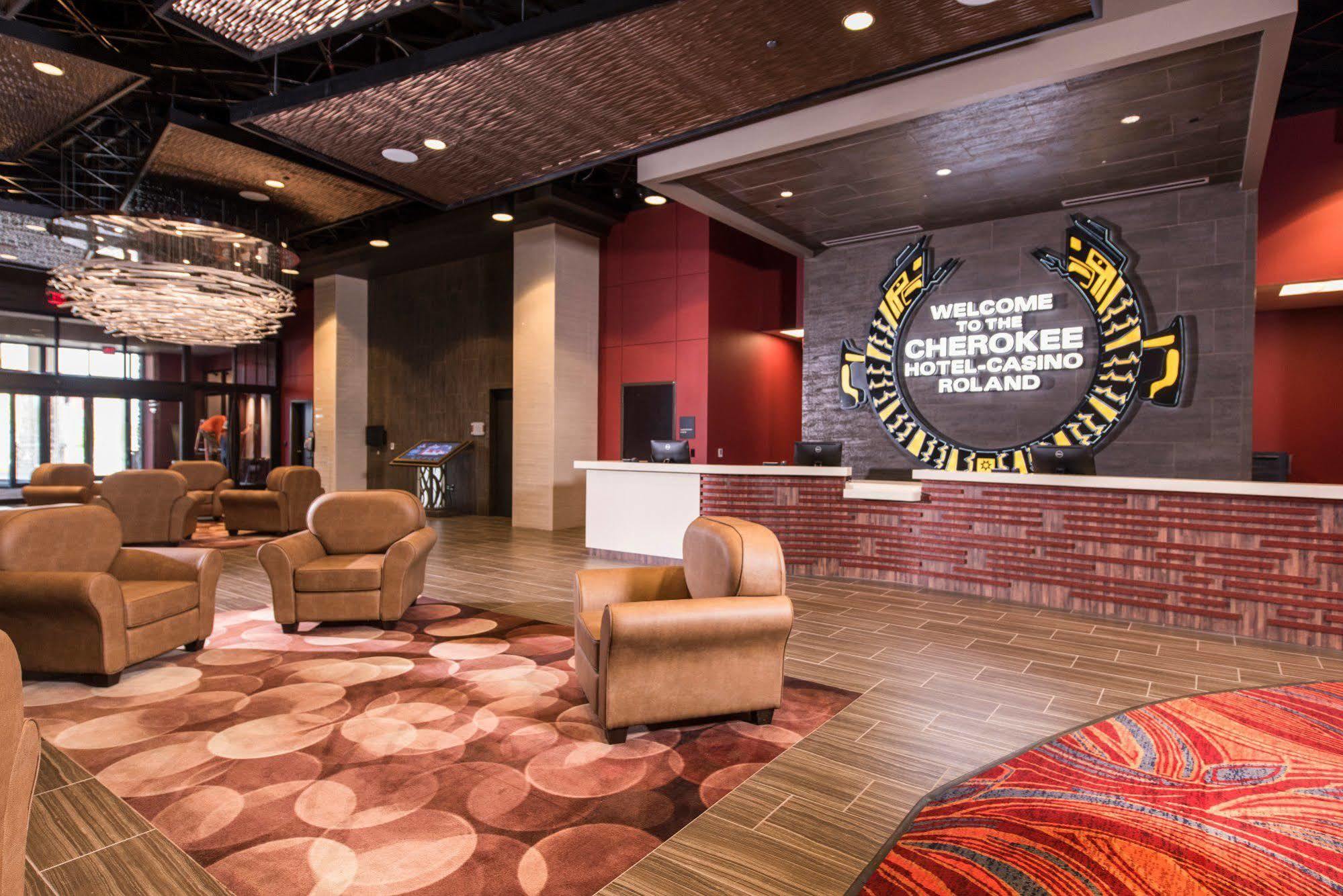 Cherokee Casino Hotel Roland Exterior photo